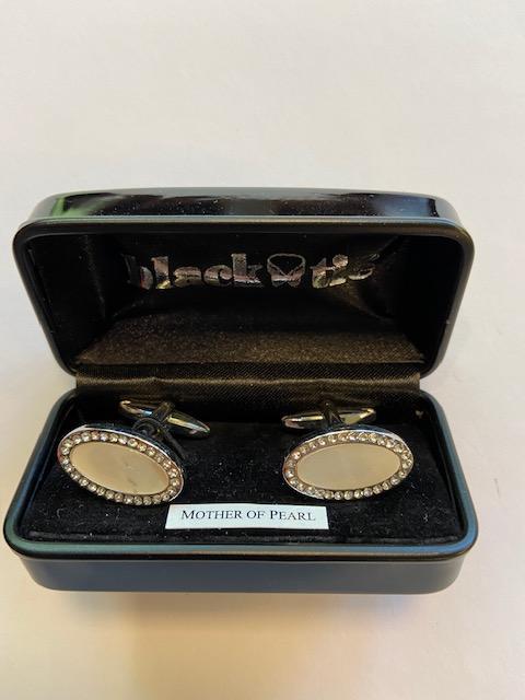 Manchetknopen Ovaal paarlmoer met steentjes