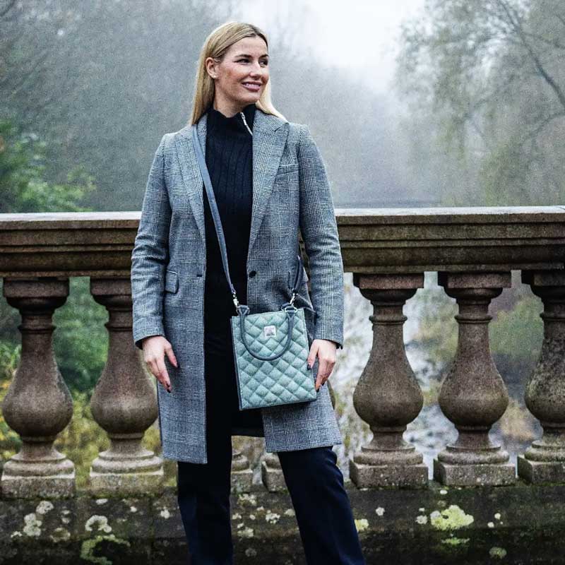 Harris Tweed Quilt Mini Tote Bag In Turquoise Herringbone - Afbeelding 2