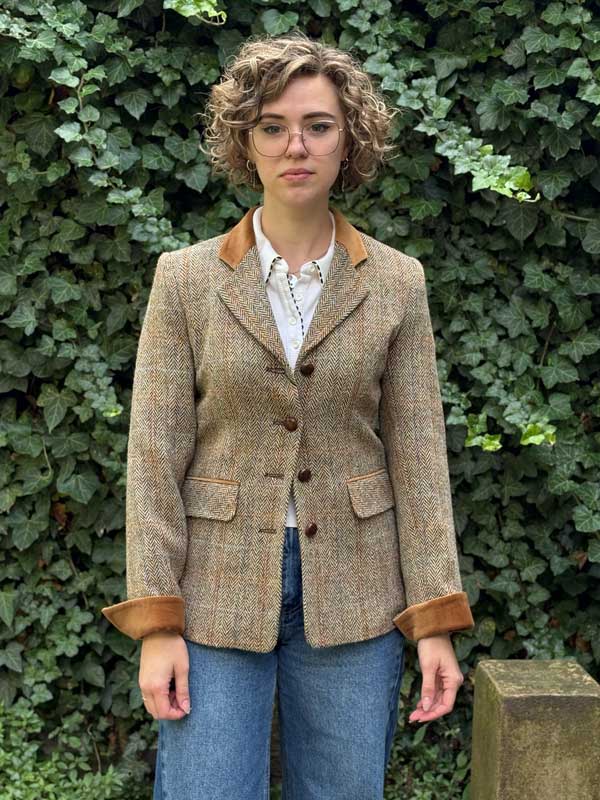 Harris Tweed Dames Jasje "Maggie" In Sand Herringbone
